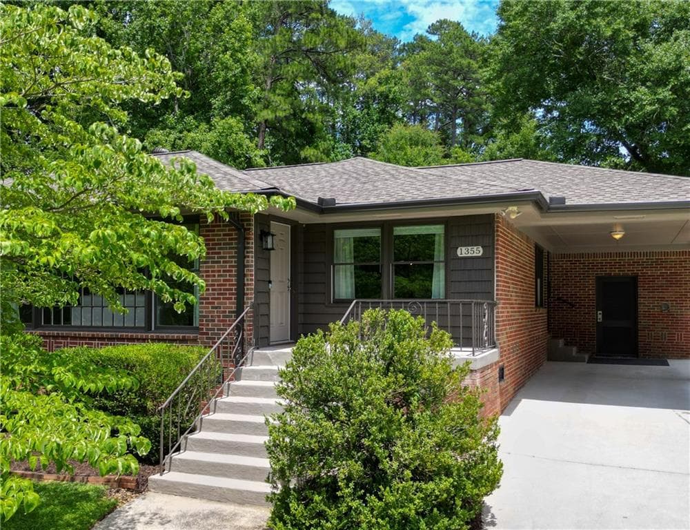 2 bedroom, 3 bathroom, 2,064 sq ft single family residence under contract at 1355 Amanda Circle, Decatur, GA 30033 — photo 2