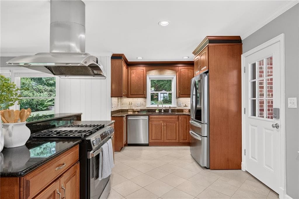 2 bedroom, 3 bathroom, 2,064 sq ft single family residence under contract at 1355 Amanda Circle, Decatur, GA 30033 — photo 5