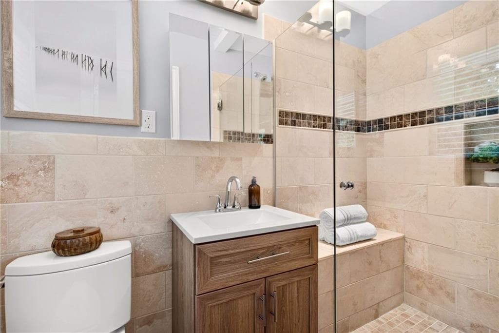2 bedroom, 3 bathroom, 2,064 sq ft single family residence under contract at 1355 Amanda Circle, Decatur, GA 30033 — photo 8