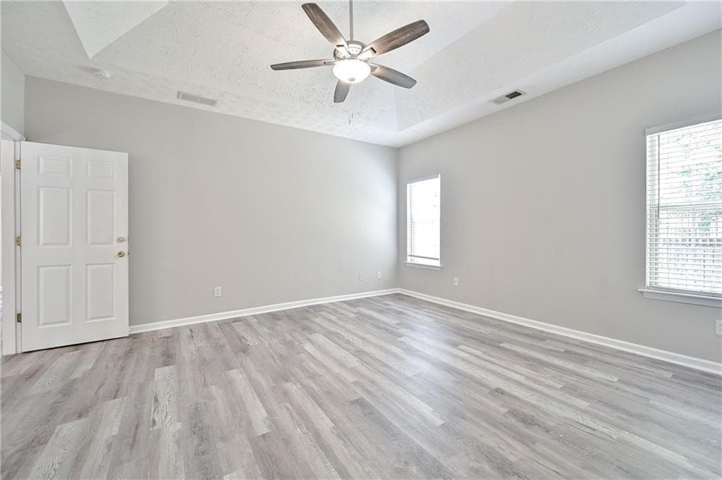 3 bedroom, 2 bathroom, 1,353 sq ft single family residence under contract at 3605 Clubside Walk, Kennesaw, GA 30144 — photo 2