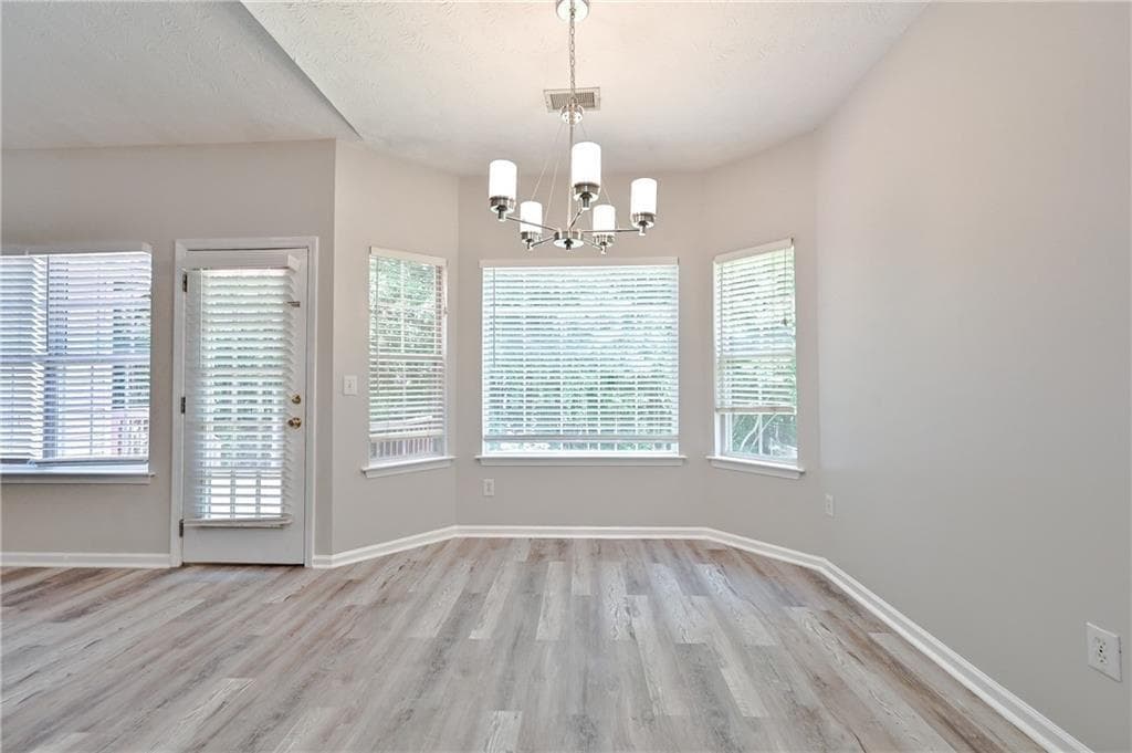 3 bedroom, 2 bathroom, 1,353 sq ft single family residence under contract at 3605 Clubside Walk, Kennesaw, GA 30144 — photo 4