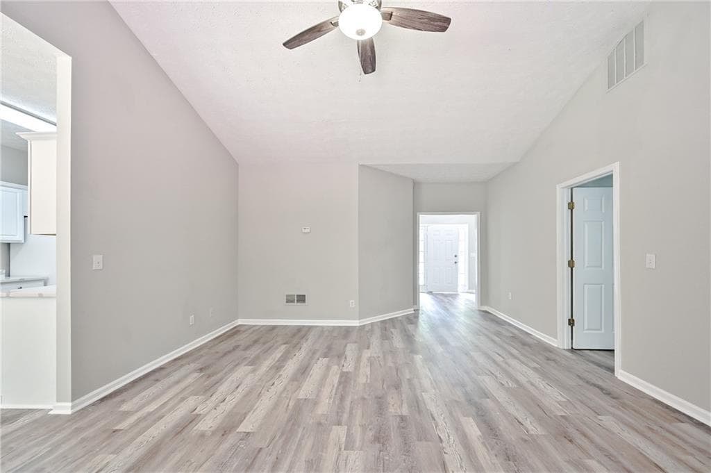 3 bedroom, 2 bathroom, 1,353 sq ft single family residence under contract at 3605 Clubside Walk, Kennesaw, GA 30144 — photo 5