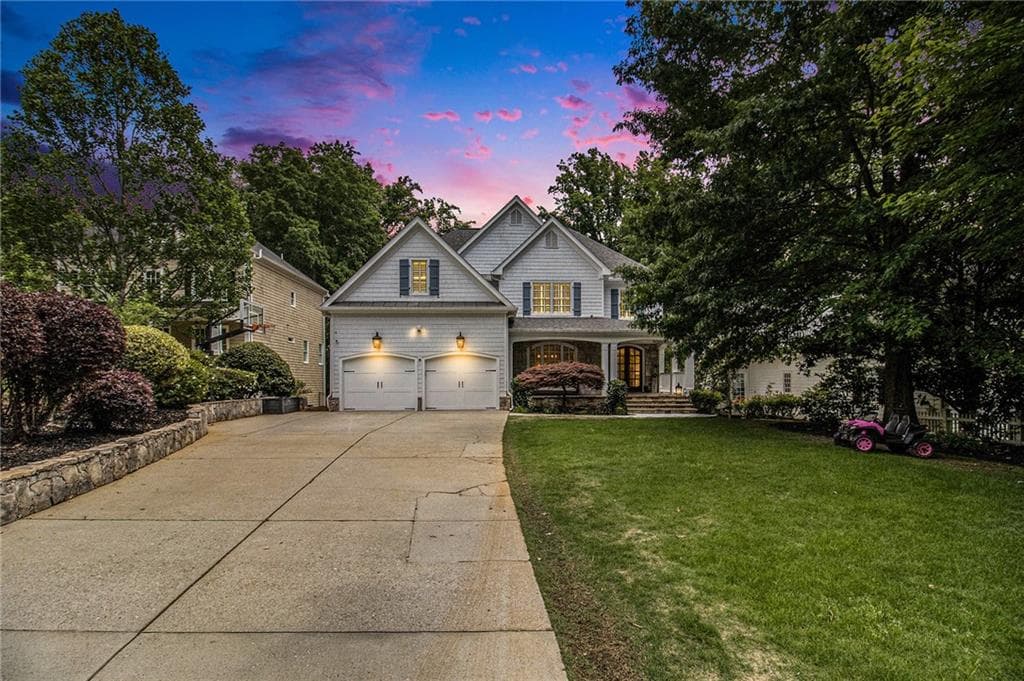 5 bedroom, 5 bathroom, 6,070 sq ft single family residence under contract at 4179 Glengary Drive, Atlanta, GA 30342 — photo 2