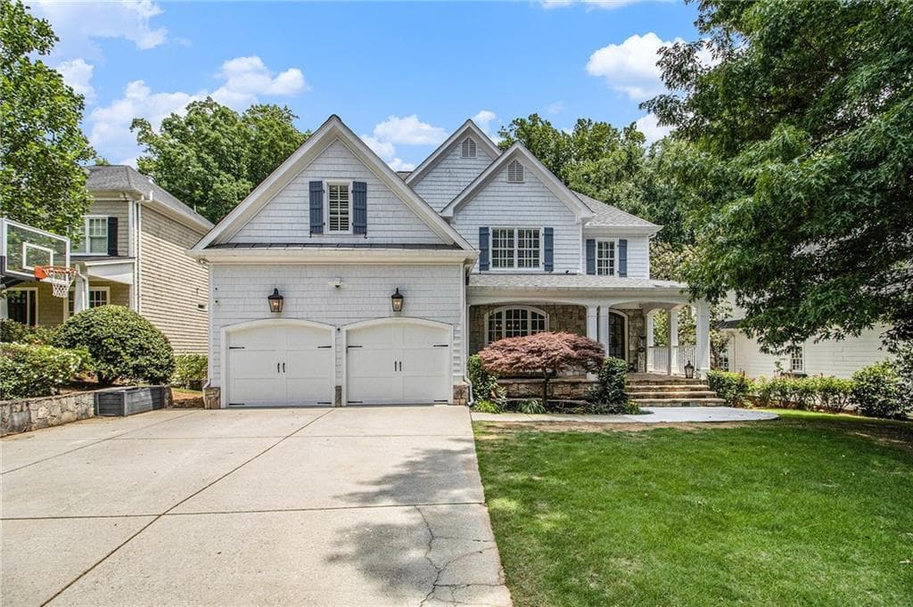 5 bedroom, 5 bathroom, 6,070 sq ft single family residence under contract at 4179 Glengary Drive, Atlanta, GA 30342 — photo 3