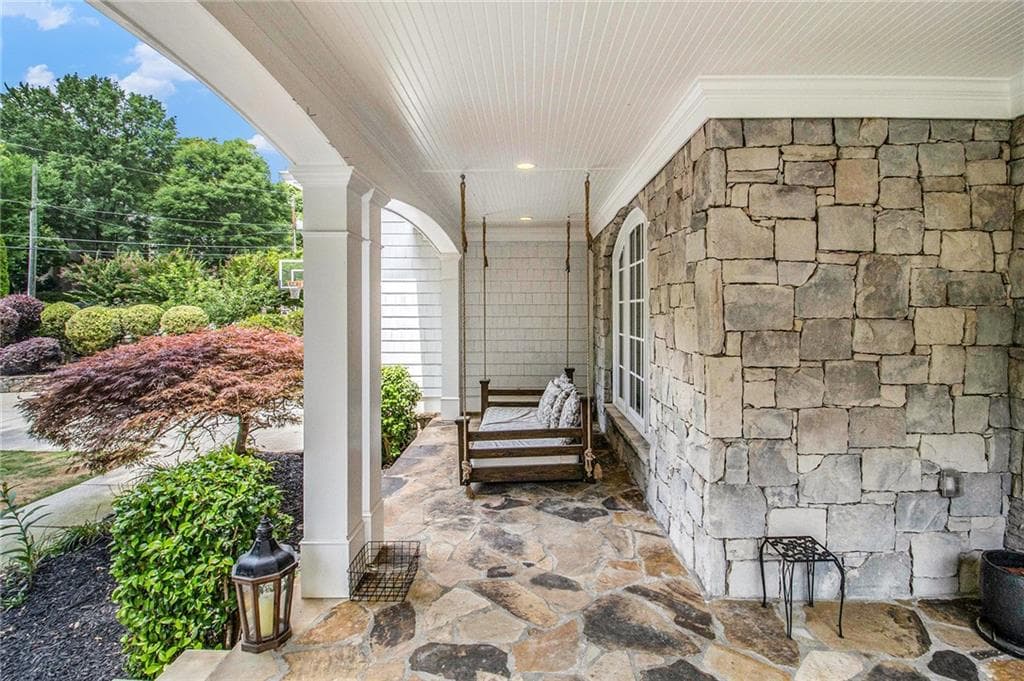 5 bedroom, 5 bathroom, 6,070 sq ft single family residence under contract at 4179 Glengary Drive, Atlanta, GA 30342 — photo 5