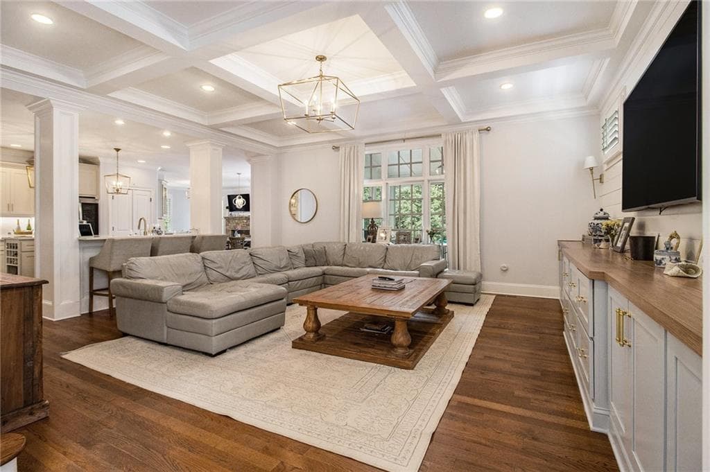 5 bedroom, 5 bathroom, 6,070 sq ft single family residence under contract at 4179 Glengary Drive, Atlanta, GA 30342 — photo 8
