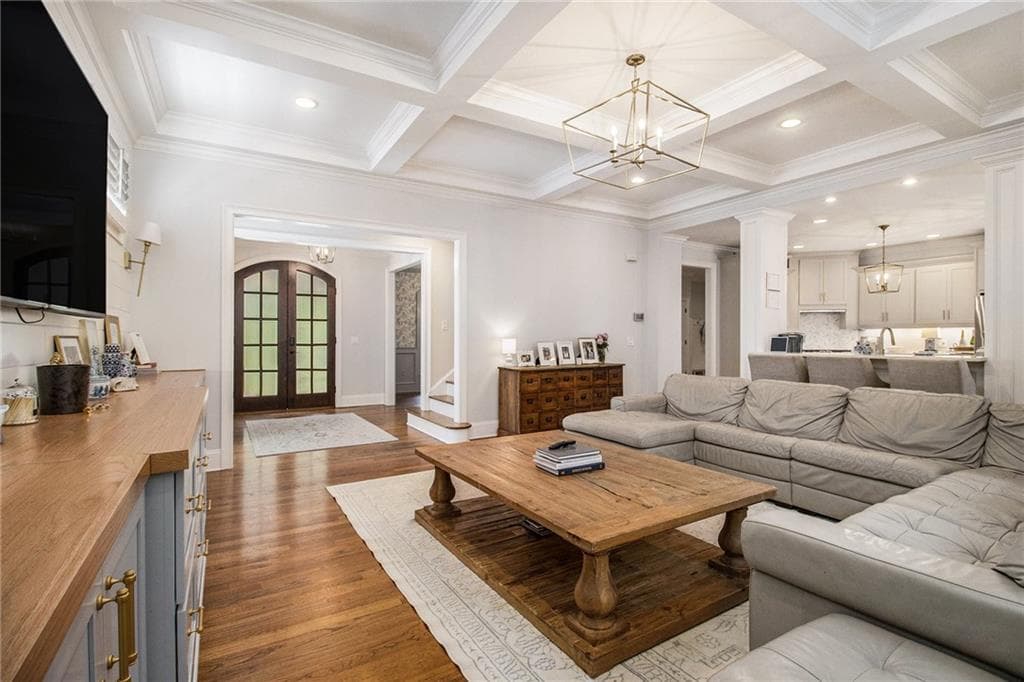 5 bedroom, 5 bathroom, 6,070 sq ft single family residence under contract at 4179 Glengary Drive, Atlanta, GA 30342 — photo 9