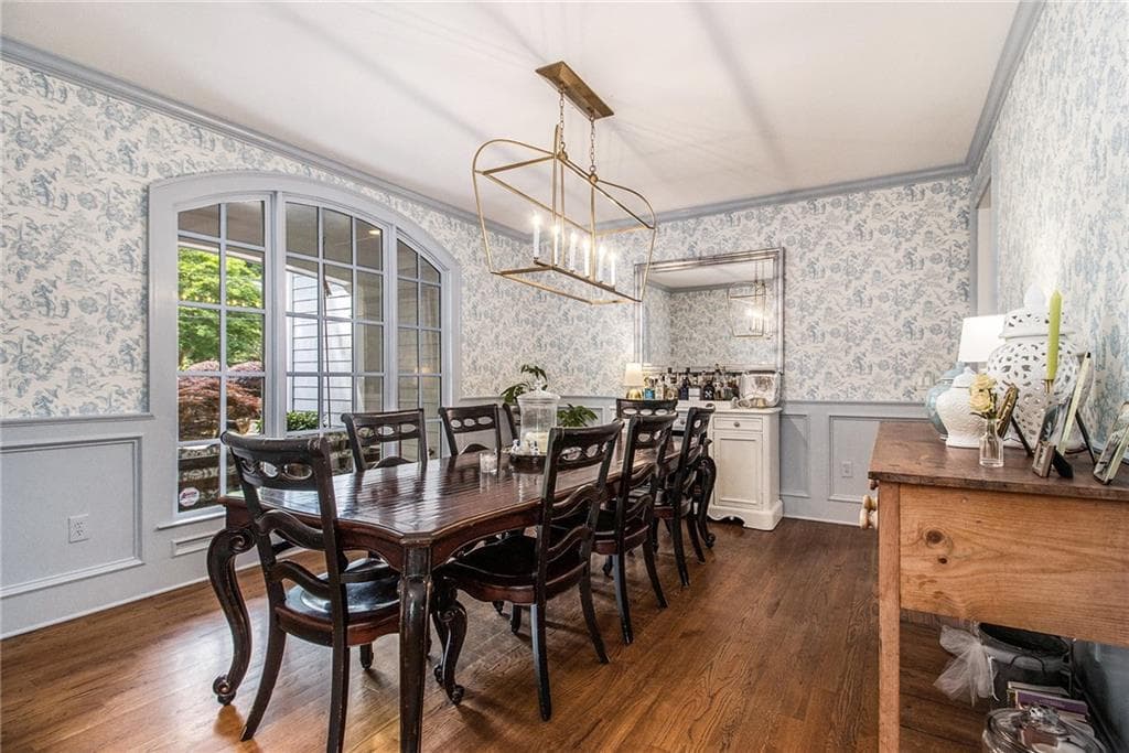 5 bedroom, 5 bathroom, 6,070 sq ft single family residence under contract at 4179 Glengary Drive, Atlanta, GA 30342 — photo 6