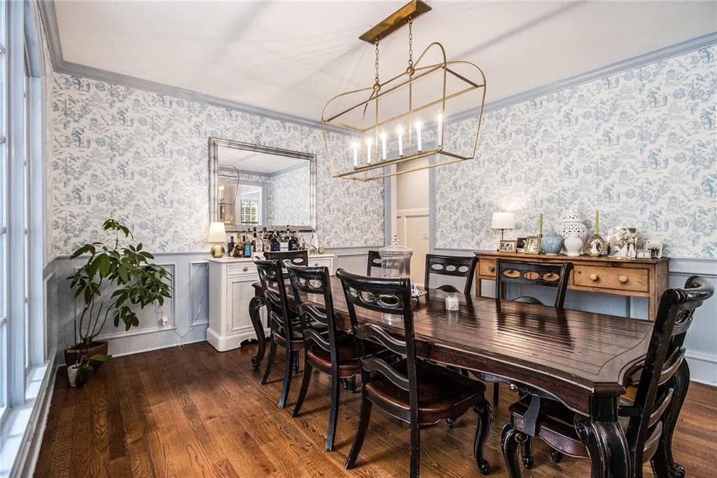 5 bedroom, 5 bathroom, 6,070 sq ft single family residence under contract at 4179 Glengary Drive, Atlanta, GA 30342 — photo 7