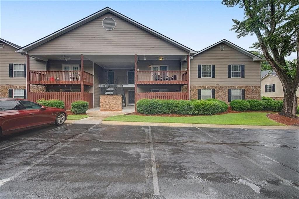 2 bedroom, 2 bathroom, 1,225 sq ft condominium for sale at 604 Brighton Point, Atlanta, GA 30328 — photo 2