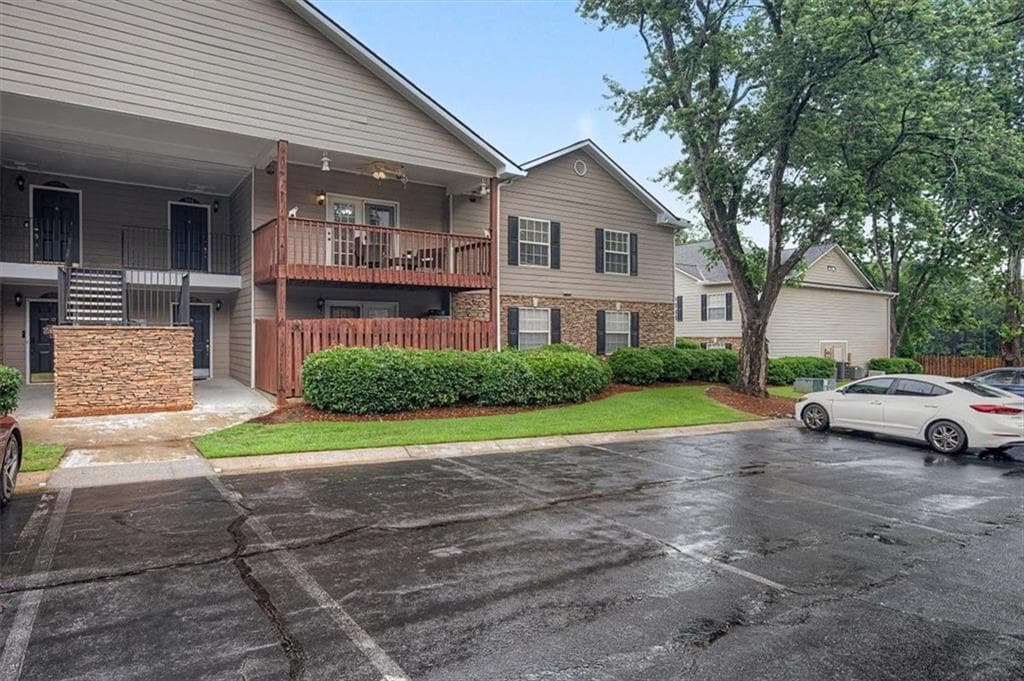 2 bedroom, 2 bathroom, 1,225 sq ft condominium for sale at 604 Brighton Point, Atlanta, GA 30328 — photo 4