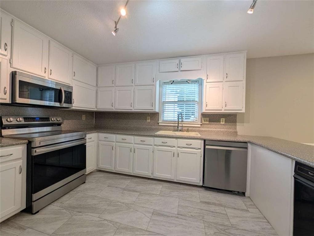 4 bedroom, 3 bathroom, 2,887 sq ft single family residence for rent at 443 Cricket Ridge Court, Lawrenceville, GA 30044 for $2,600 a month — photo 7
