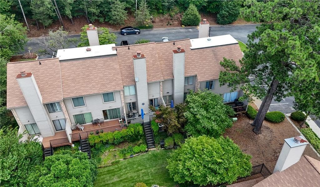 2 bedroom, 3 bathroom, 1,288 sq ft condominium under contract at 3633 Stonewall Drive, Atlanta, GA 30339 — photo 2