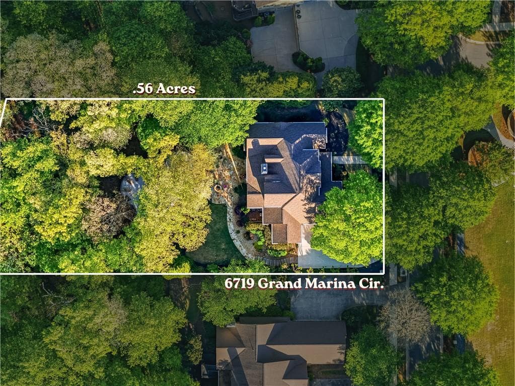 5 bedroom, 4 bathroom, 5,122 sq ft single family residence for sale at 6719 Grand Marina Circle, Gainesville, GA 30506 — photo 3