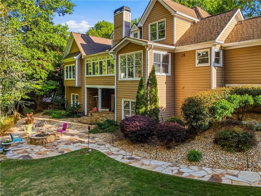 5 bedroom, 4 bathroom, 5,122 sq ft single family residence for sale at 6719 Grand Marina Circle, Gainesville, GA 30506 — photo 6