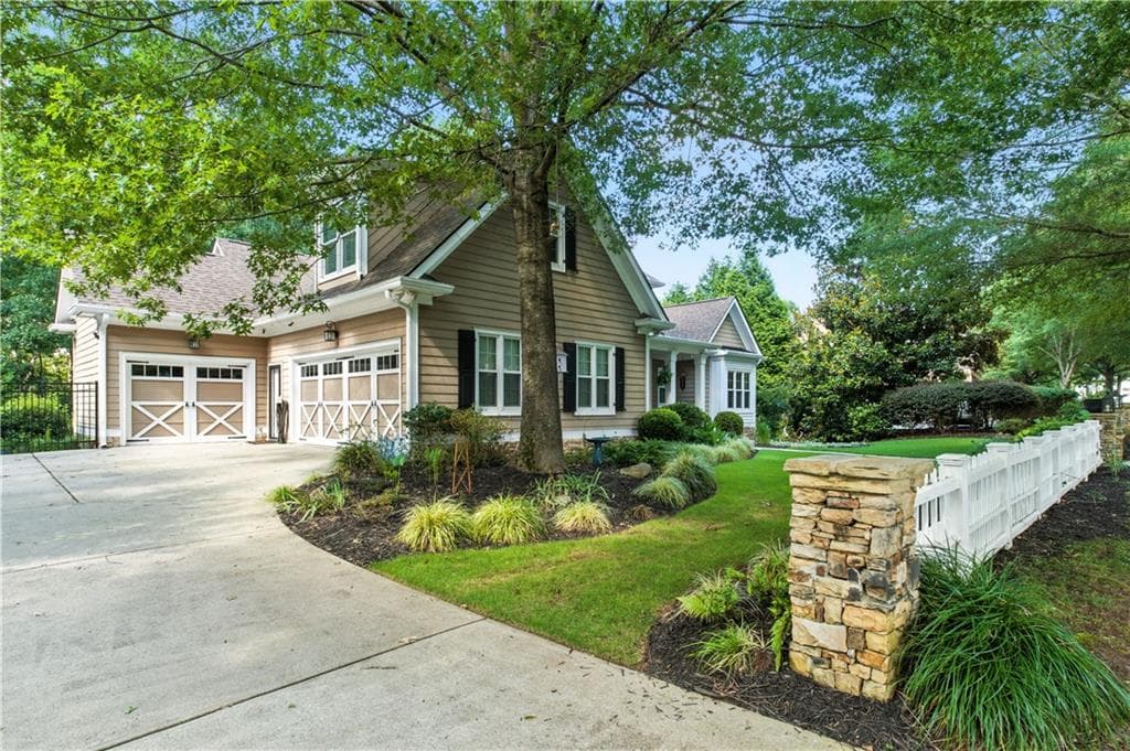 5 bedroom, 4 bathroom, 5,122 sq ft single family residence for sale at 6719 Grand Marina Circle, Gainesville, GA 30506 — photo 10