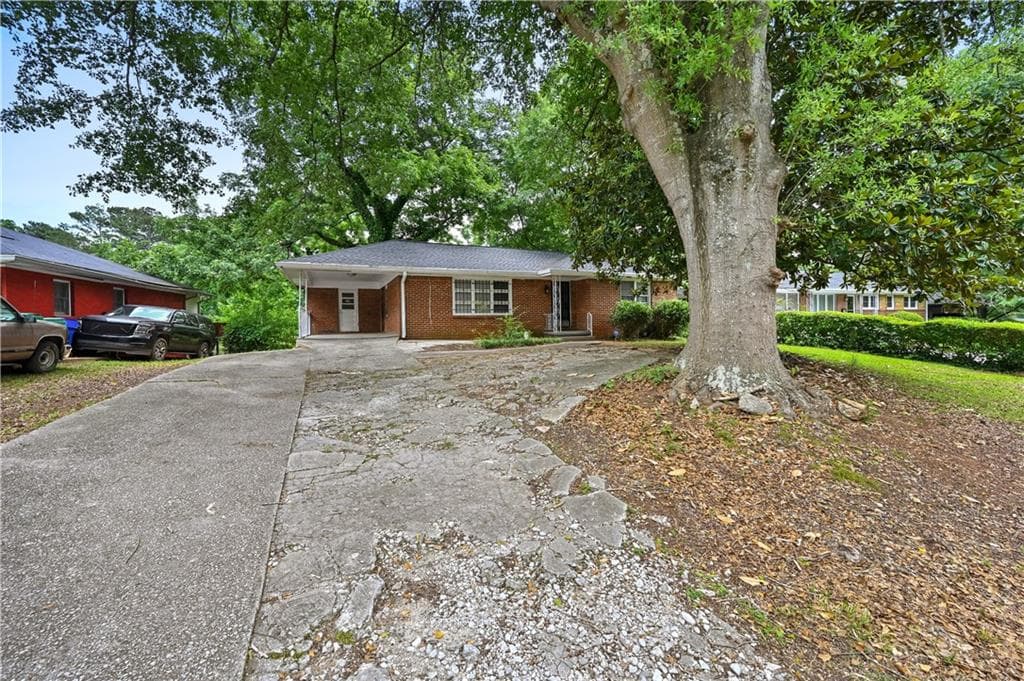3 bedroom, 2 bathroom, 1,240 sq ft single family residence under contract at 2397 Tilson Road, Decatur, GA 30032 — photo 3