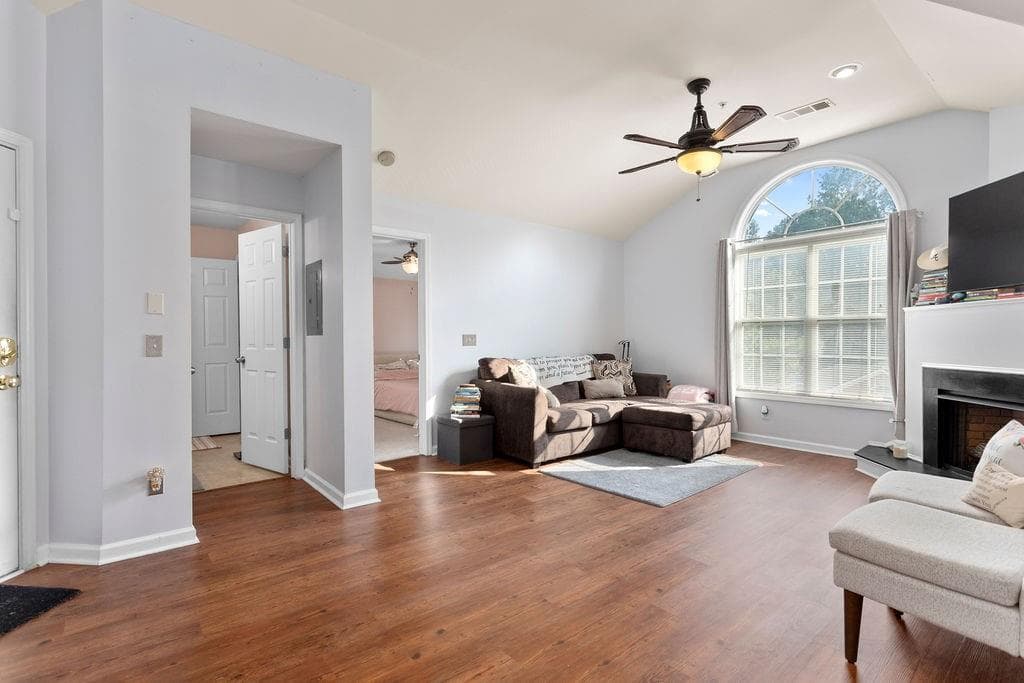 2 bedroom, 2 bathroom, 1,181 sq ft condominium for sale at 1395 Orchard Park Drive, Stone Mountain, GA 30083 — photo 3