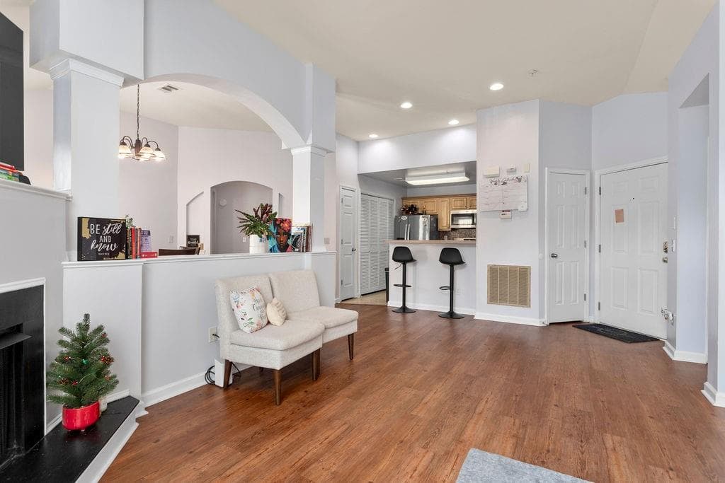 2 bedroom, 2 bathroom, 1,181 sq ft condominium for sale at 1395 Orchard Park Drive, Stone Mountain, GA 30083 — photo 4