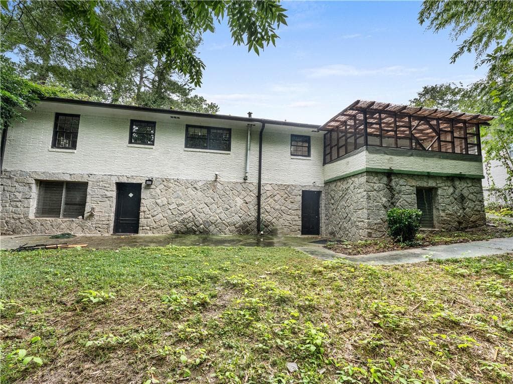 3 bedroom, 2 bathroom, 1,515 sq ft duplex for rent at 1685 Dunwoody Place Bottom, Atlanta, GA 30324 for $1,895 a month — photo 1 of 9
