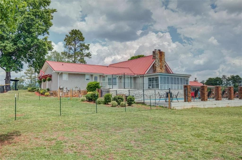 3 bedroom, 3 bathroom, 5,447 sq ft single family residence for sale at 335 Old Farm Road, Fayetteville, GA 30215 — photo 3
