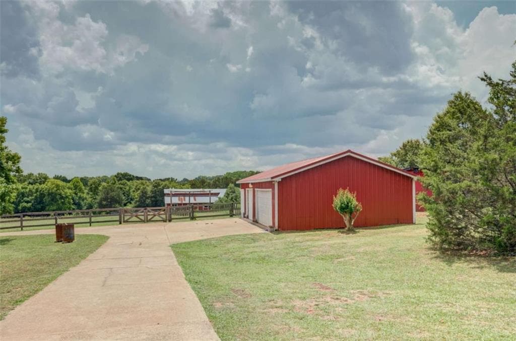 3 bedroom, 3 bathroom, 5,447 sq ft single family residence for sale at 335 Old Farm Road, Fayetteville, GA 30215 — photo 7