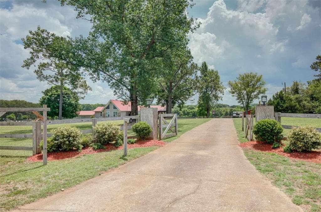 3 bedroom, 3 bathroom, 5,447 sq ft single family residence for sale at 335 Old Farm Road, Fayetteville, GA 30215 — photo 10