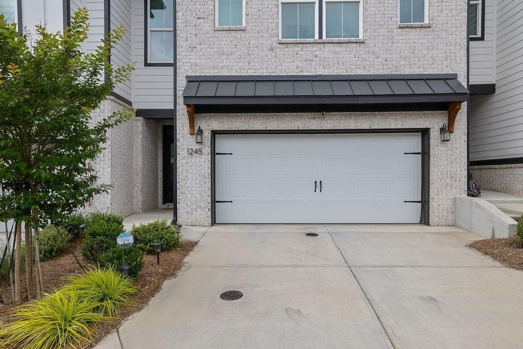 4 bedroom, 4 bathroom, 2,735 sq ft townhouse for sale at 1245 Wintergreen Way, Cumming, GA 30041 — photo 2