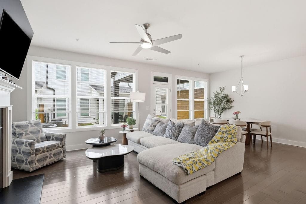 4 bedroom, 4 bathroom, 2,735 sq ft townhouse for sale at 1245 Wintergreen Way, Cumming, GA 30041 — photo 5
