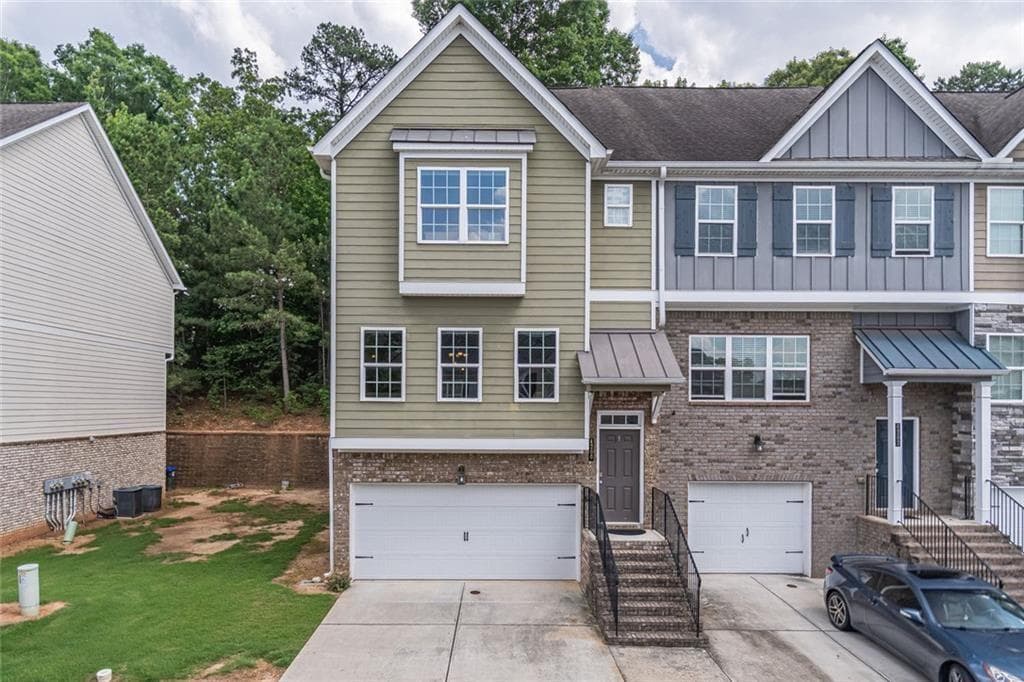 3 bedroom, 4 bathroom, 2,628 sq ft townhouse sold at 4200 Chatham Ridge Drive, Buford, GA 30518