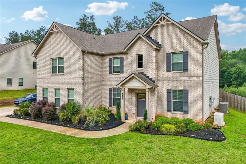 5 bedroom, 4 bathroom, 3,848 sq ft single family residence for sale at 415 Traditions Lane, Hampton, GA 30228 — photo 2