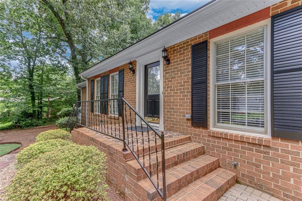 3 bedroom, 2 bathroom, 1,714 sq ft single family residence under contract at 3705 Arrowhead Place, Gainesville, GA 30506 — photo 5