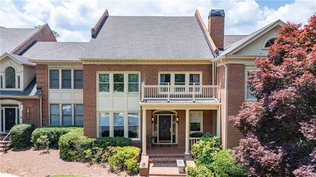 3 bedroom, 4 bathroom, 3,159 sq ft townhouse under contract at 3010 Riverside Road 3010, Roswell, GA 30076