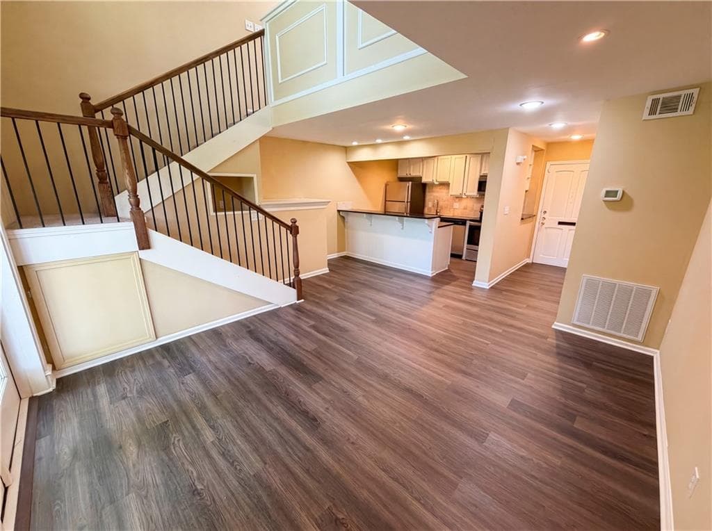 1 bedroom, 1 bathroom, 753 sq ft condominium for sale at 27 Chaumont Square, Atlanta, GA 30327 — photo 4
