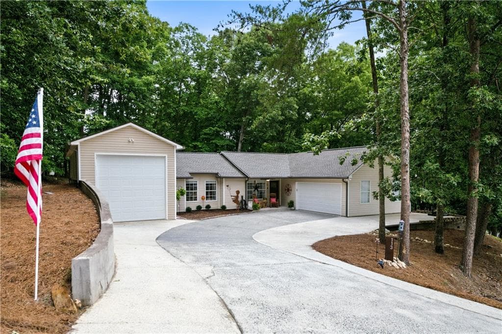 3 bedroom, 2 bathroom, 1,336 sq ft single family residence under contract at 113 Eagle Heart Court, Waleska, GA 30183 — photo 2
