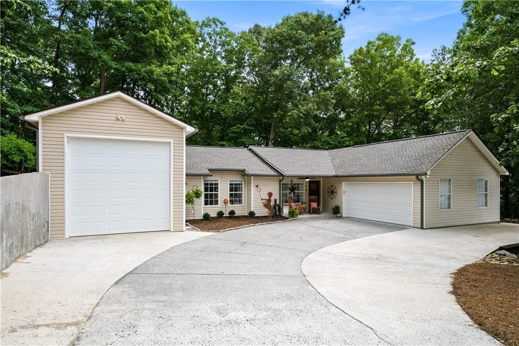 3 bedroom, 2 bathroom, 1,336 sq ft single family residence under contract at 113 Eagle Heart Court, Waleska, GA 30183 — photo 3