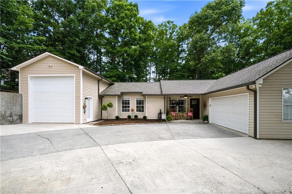 3 bedroom, 2 bathroom, 1,336 sq ft single family residence under contract at 113 Eagle Heart Court, Waleska, GA 30183 — photo 4