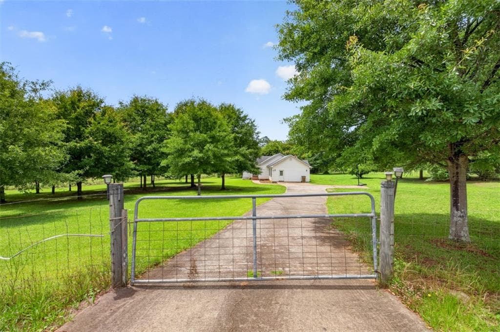 3 bedroom, 2 bathroom, 1,682 sq ft single family residence under contract at 602 Pendergrass Road, Winder, GA 30680