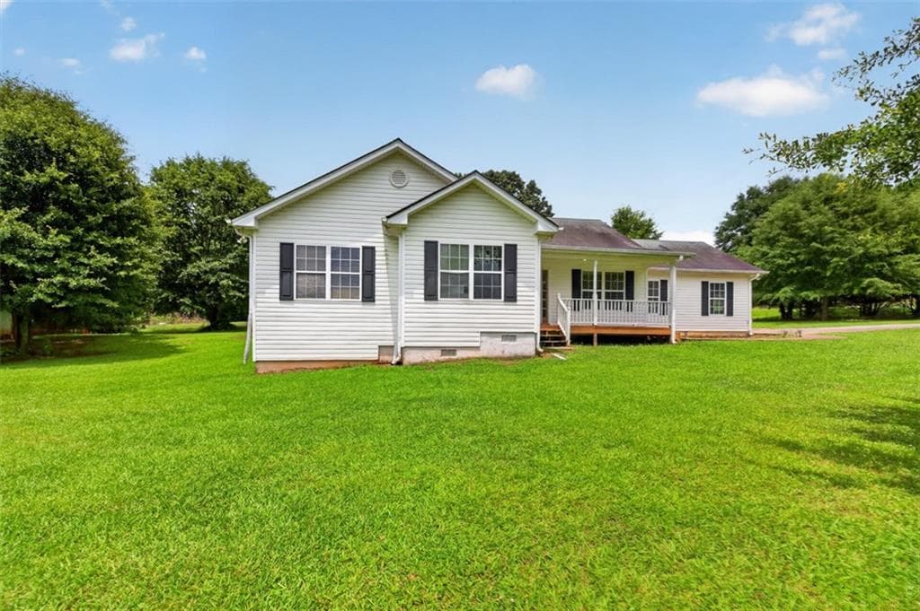 3 bedroom, 2 bathroom, 1,682 sq ft single family residence under contract at 602 Pendergrass Road, Winder, GA 30680 — photo 3