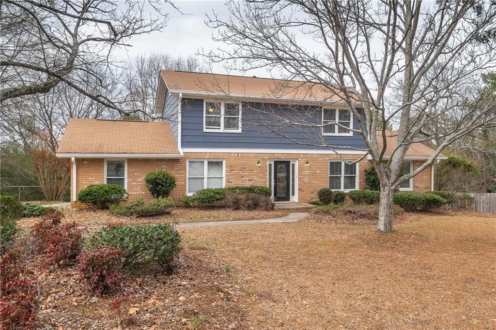 3 bedroom, 3 bathroom, 1,900 sq ft single family residence for sale at 2037 Englewood Way, Snellville, GA 30078