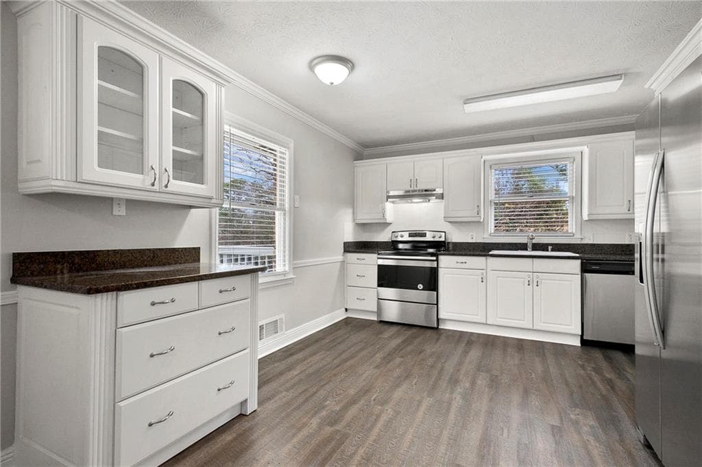 3 bedroom, 3 bathroom, 1,900 sq ft single family residence for sale at 2037 Englewood Way, Snellville, GA 30078 — photo 6