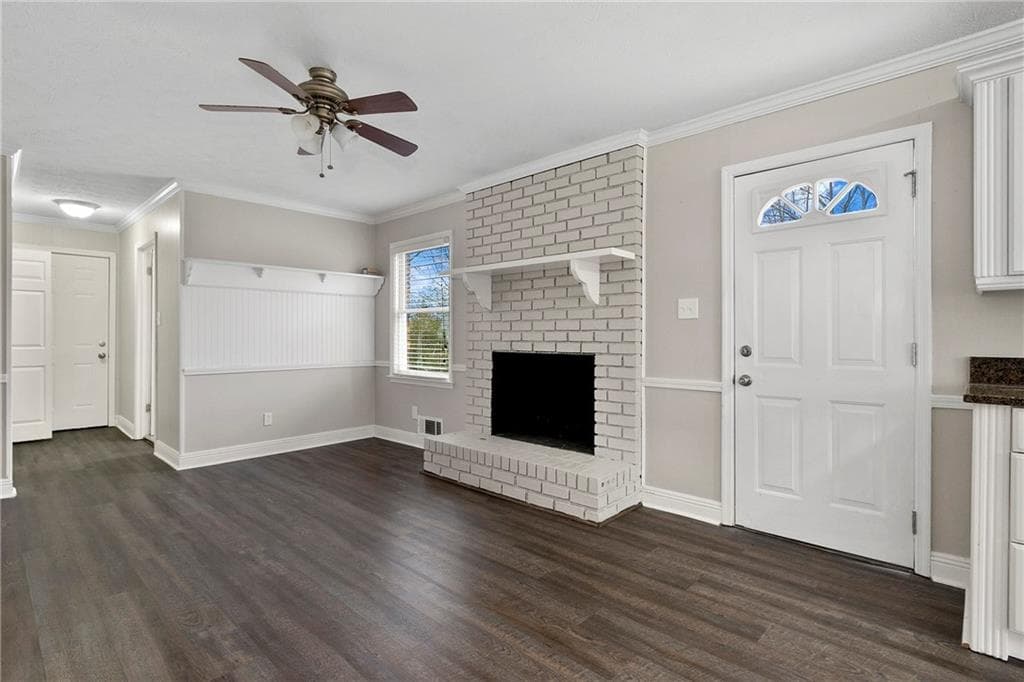 3 bedroom, 3 bathroom, 1,900 sq ft single family residence for sale at 2037 Englewood Way, Snellville, GA 30078 — photo 7