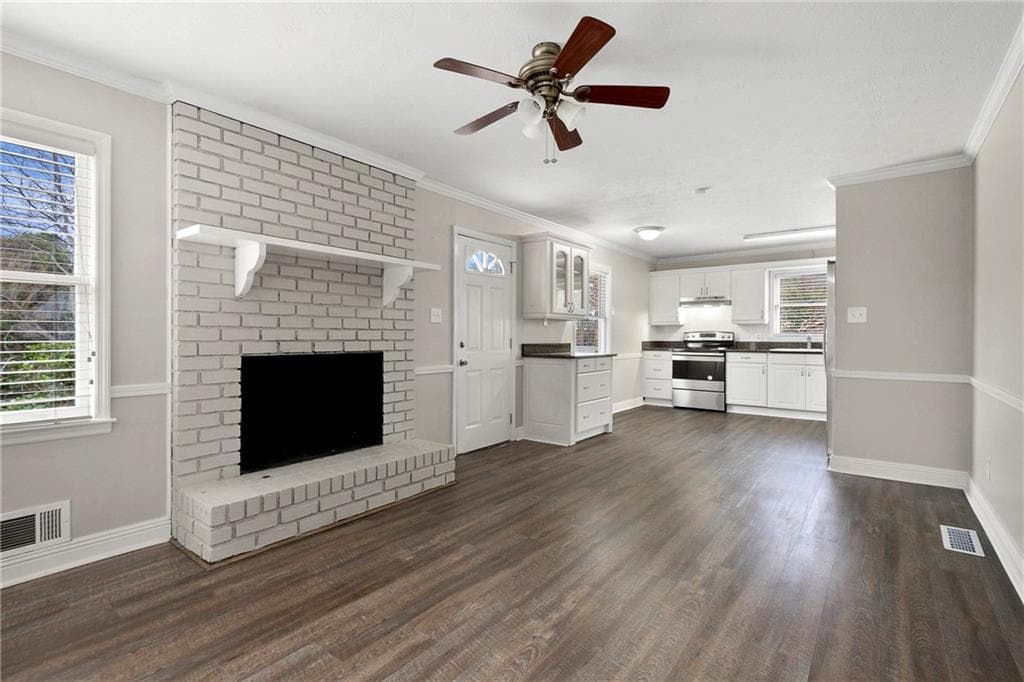 3 bedroom, 3 bathroom, 1,900 sq ft single family residence for sale at 2037 Englewood Way, Snellville, GA 30078 — photo 8