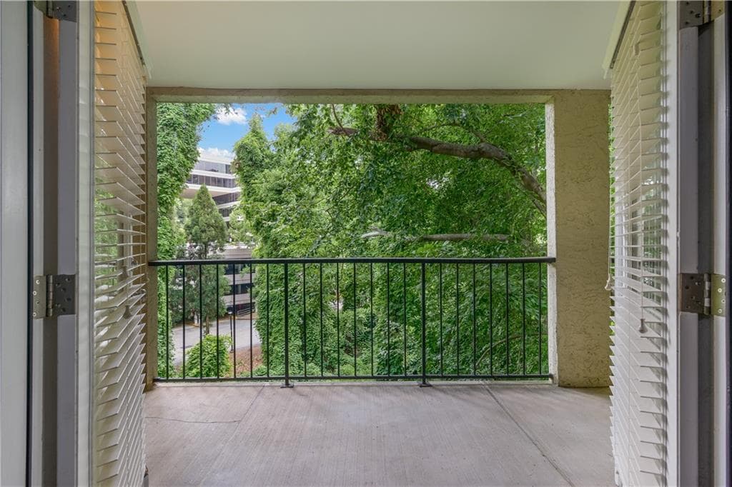 1 bedroom, 1 bathroom, 696 sq ft condominium for sale at 3655 Habersham Road B240, Atlanta, GA 30305 — photo 2