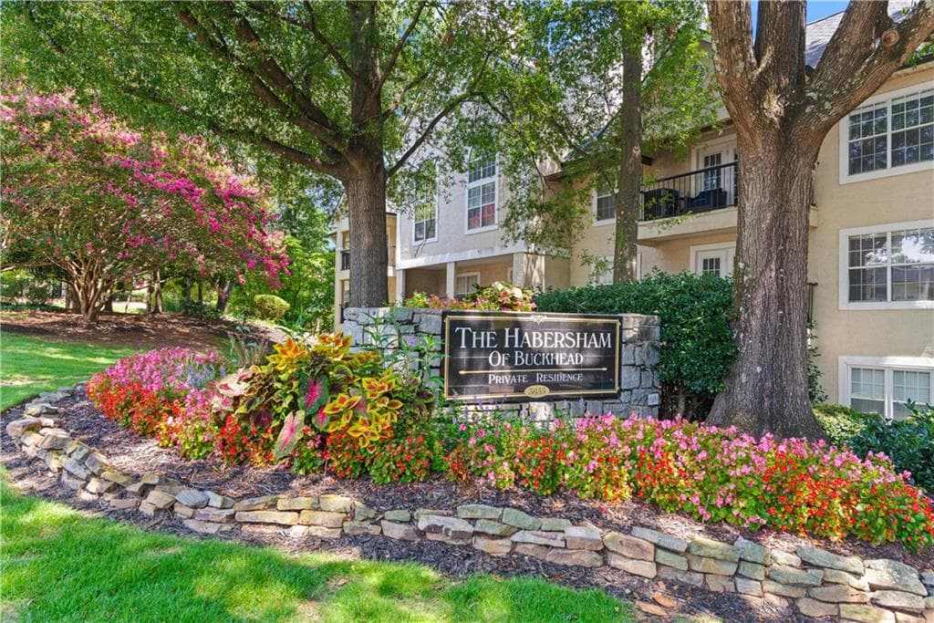 1 bedroom, 1 bathroom, 696 sq ft condominium for sale at 3655 Habersham Road B240, Atlanta, GA 30305 — photo 3