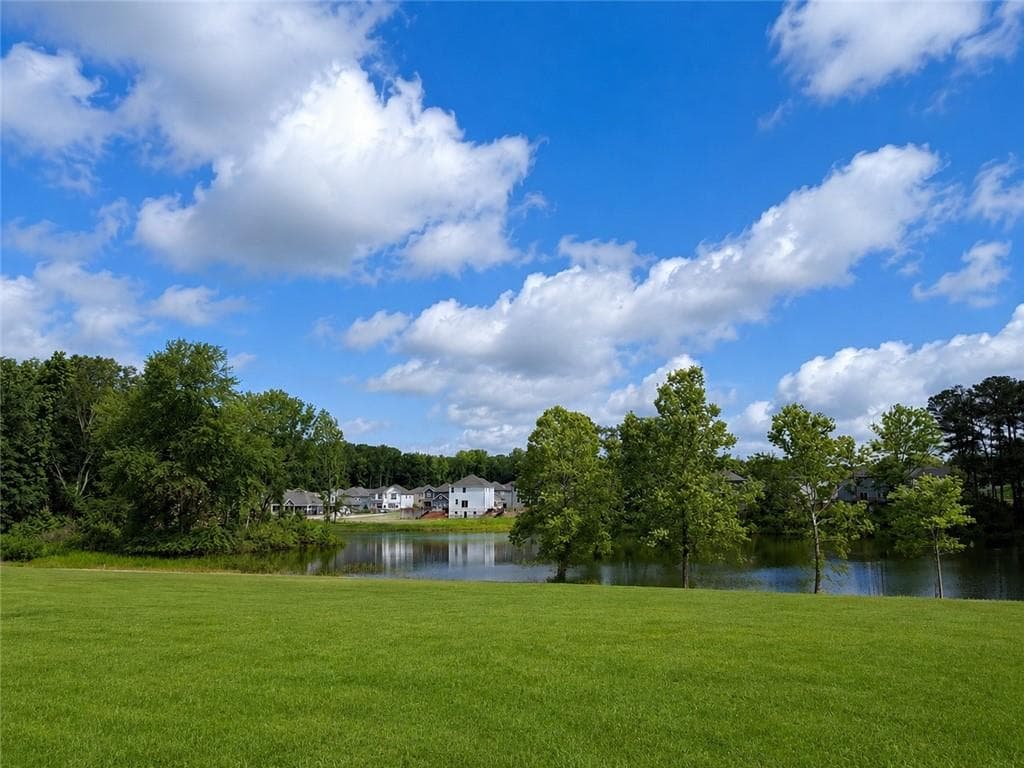 5 bedroom, 4 bathroom, 3,004 sq ft single family residence under contract at 814 Lennox Drive, Conyers, GA 30094 — photo 2