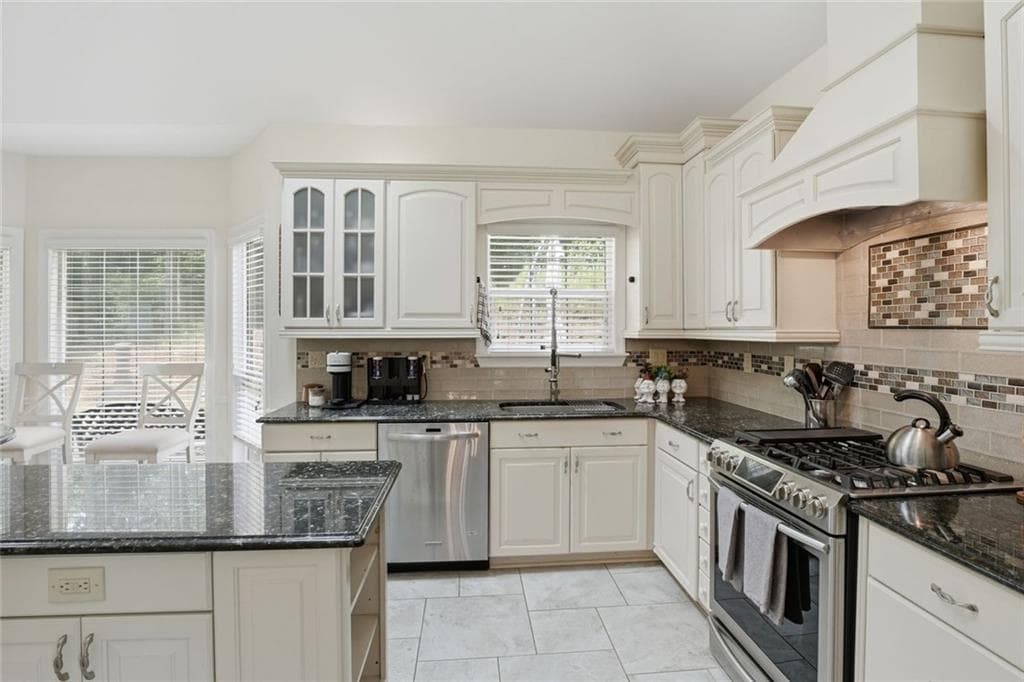 4 bedroom, 3 bathroom, 3,698 sq ft single family residence for sale at 5270 Cameron Forest Parkway, Johns Creek, GA 30022 — photo 8