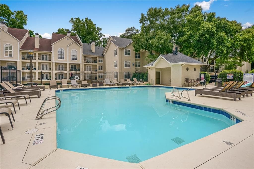 1 bedroom, 1 bathroom, 696 sq ft condominium for sale at 3655 Habersham Road B240, Atlanta, GA 30305 — photo 4