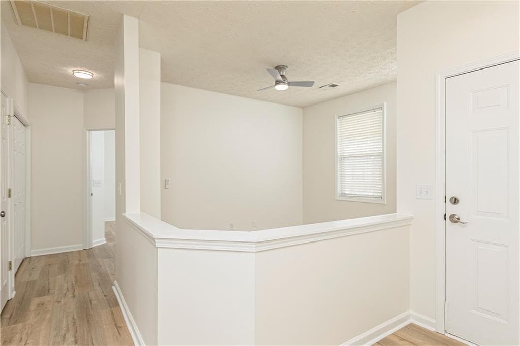 2 bedroom, 2 bathroom, 1,041 sq ft single family residence for sale at 707 Bedford Court, Woodstock, GA 30188 — photo 4