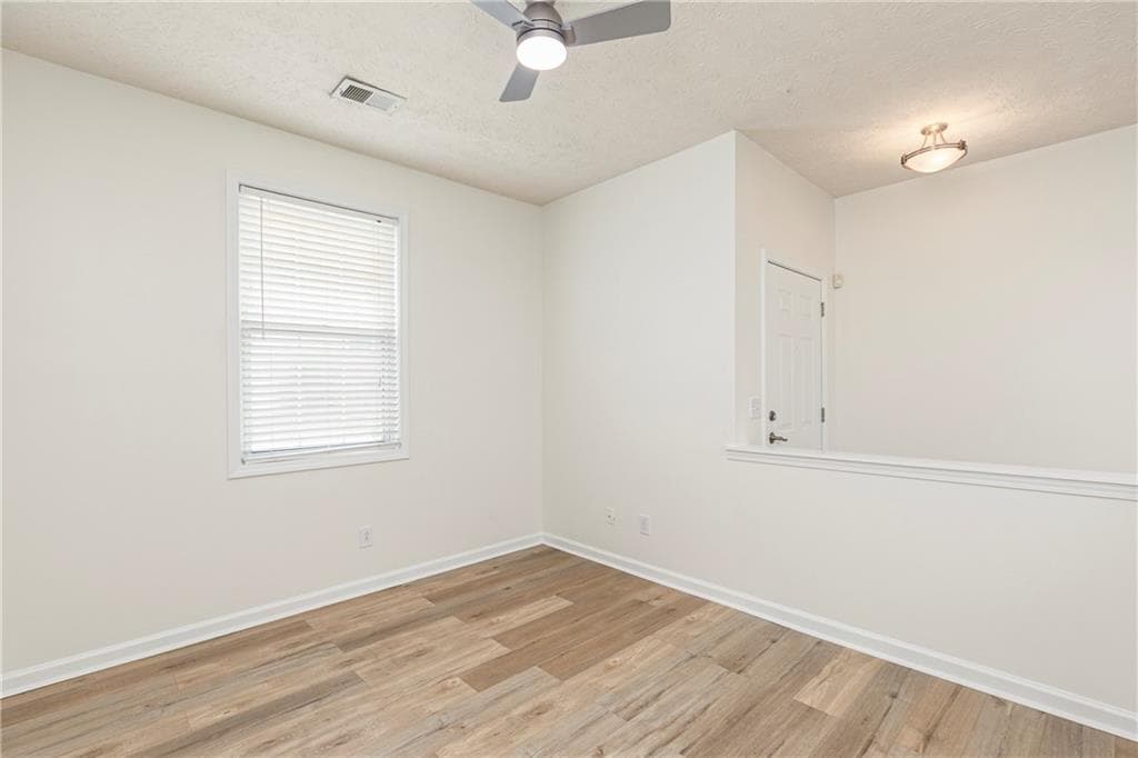 2 bedroom, 2 bathroom, 1,041 sq ft single family residence for sale at 707 Bedford Court, Woodstock, GA 30188 — photo 5